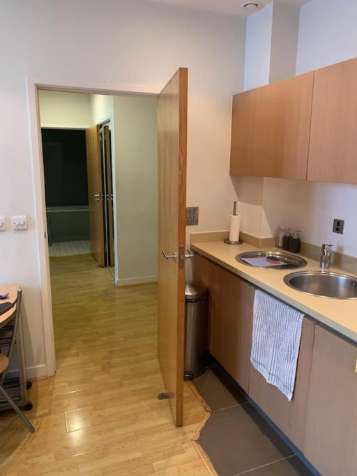 Stunning 2 Bed Flat! Centrally Located In London, Uk! Екстер'єр фото