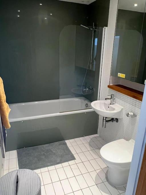 Stunning 2 Bed Flat! Centrally Located In London, Uk! Екстер'єр фото