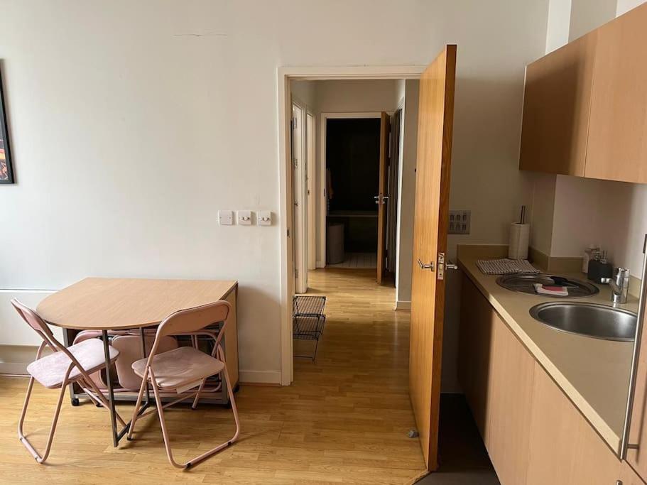 Stunning 2 Bed Flat! Centrally Located In London, Uk! Екстер'єр фото