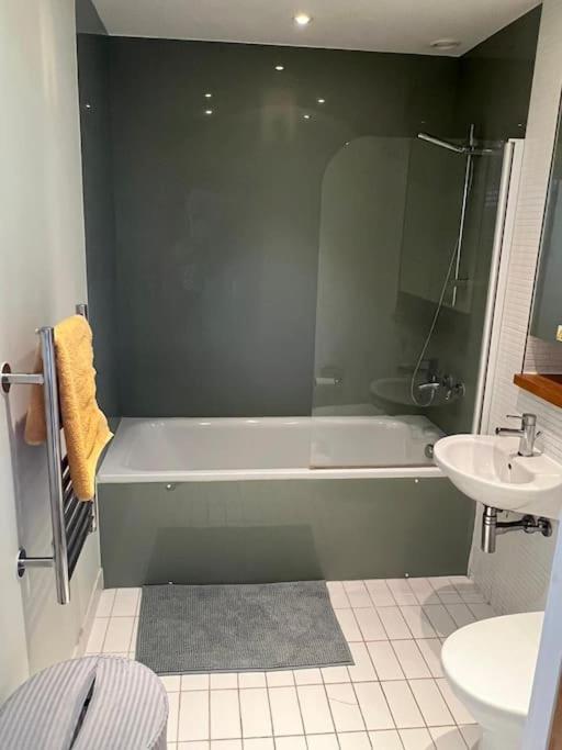 Stunning 2 Bed Flat! Centrally Located In London, Uk! Екстер'єр фото