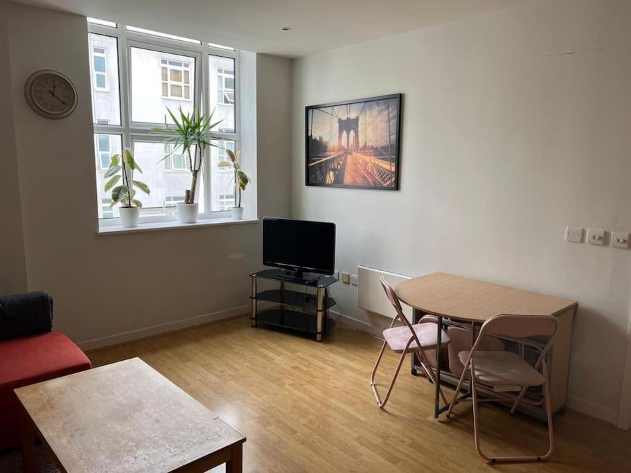 Stunning 2 Bed Flat! Centrally Located In London, Uk! Екстер'єр фото