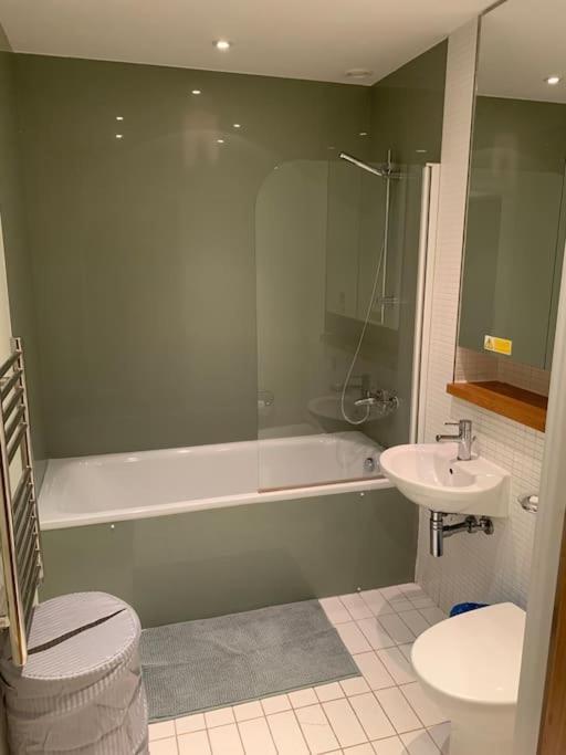 Stunning 2 Bed Flat! Centrally Located In London, Uk! Екстер'єр фото