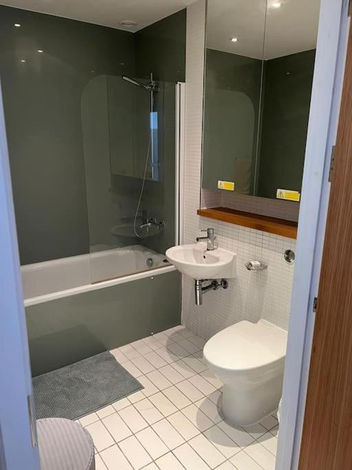 Stunning 2 Bed Flat! Centrally Located In London, Uk! Екстер'єр фото