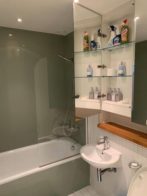 Stunning 2 Bed Flat! Centrally Located In London, Uk! Екстер'єр фото